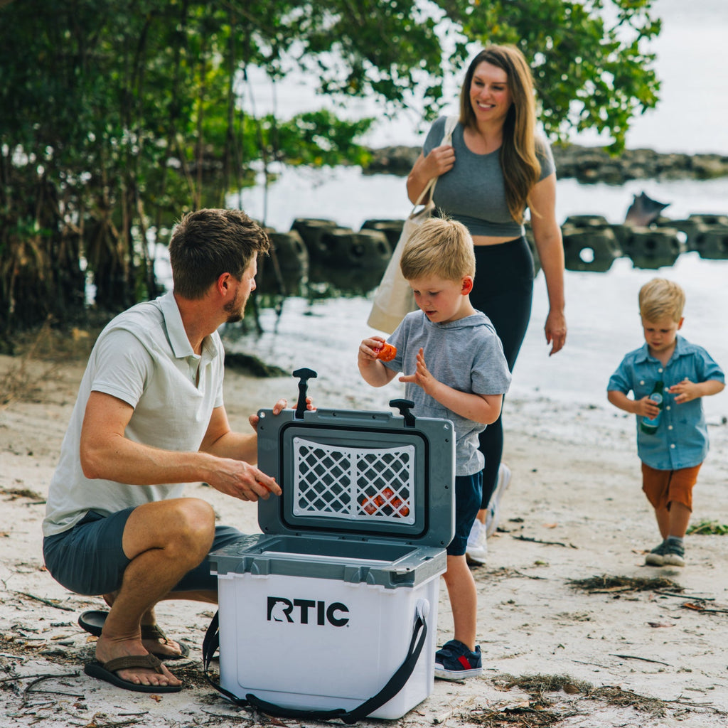 22 QT Ultra-Light Cooler (IQL3)