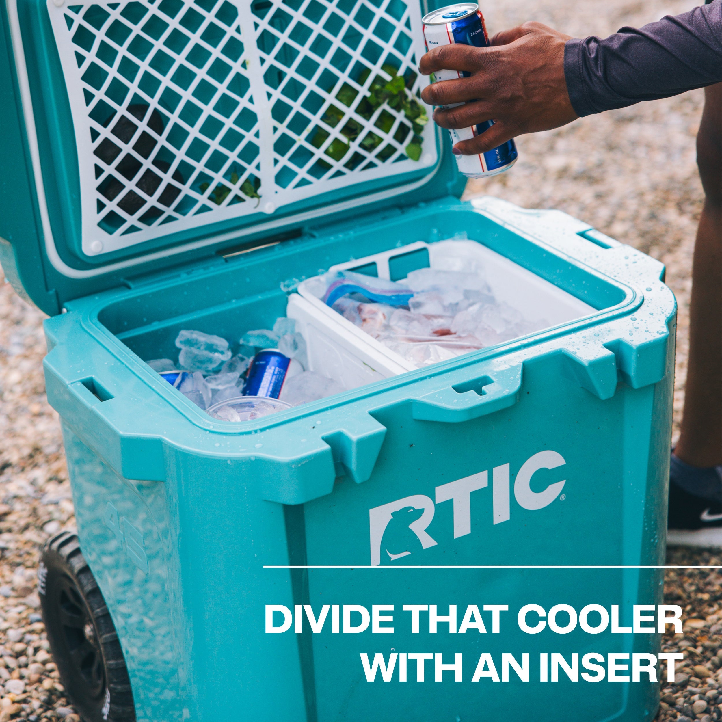 45 QT Ultra-Tough Wheeled Cooler (9A6U)