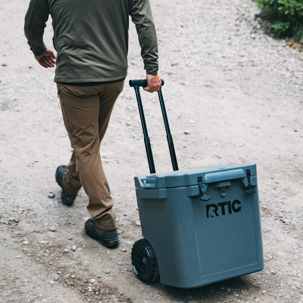 45 QT Ultra-Tough Wheeled Cooler (9A6U)