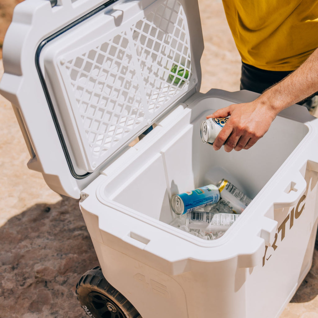 45 QT Ultra-Tough Wheeled Cooler (9A6U)