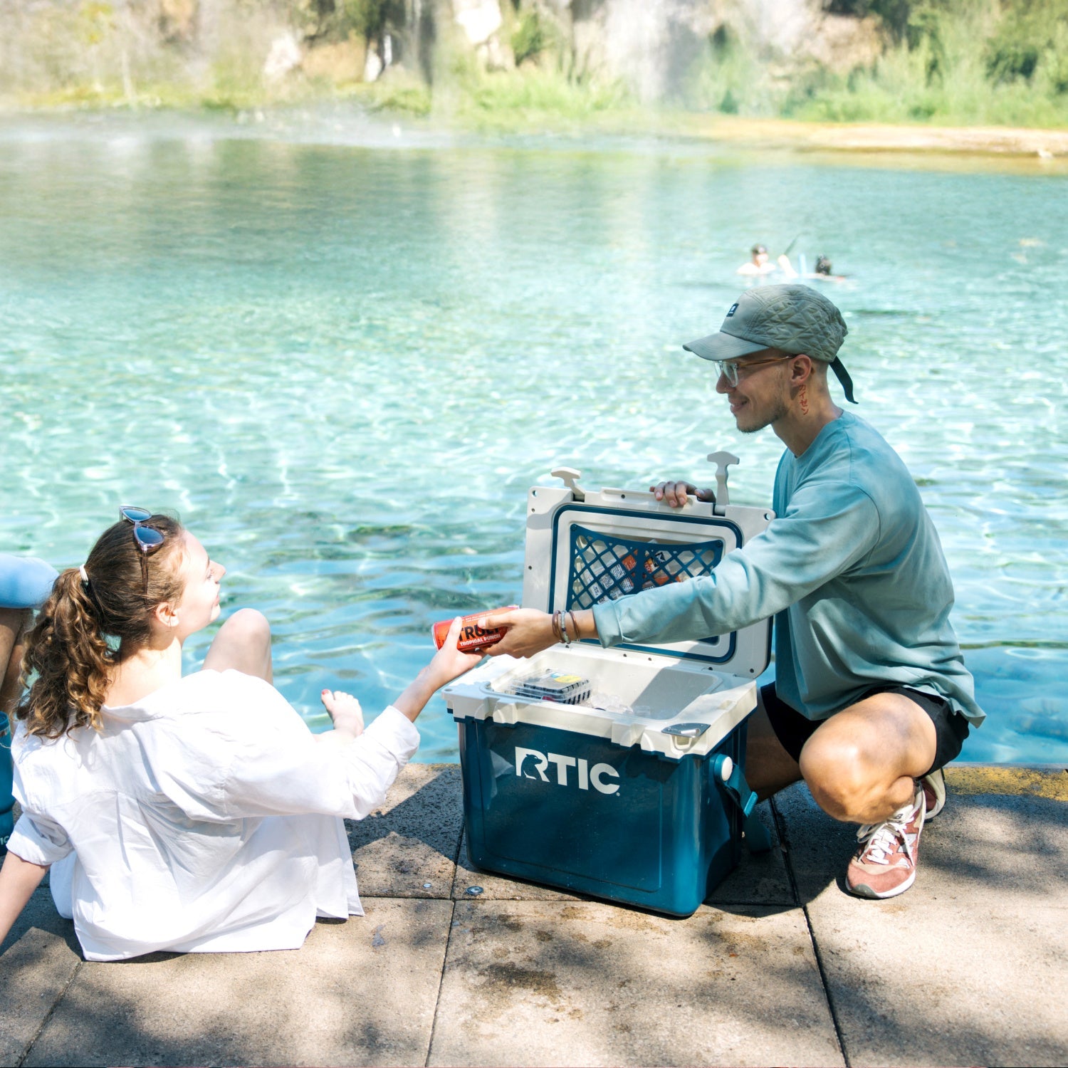 22 QT Ultra-Light Cooler (IQL3)